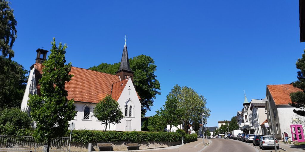 Matthias-Claudius-Kirche in der Paul-von-Schoenaich-Straße