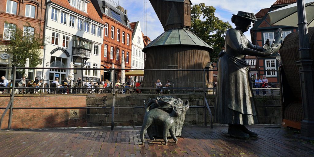 Fischfrau, Skulptur am Hafen von Stade