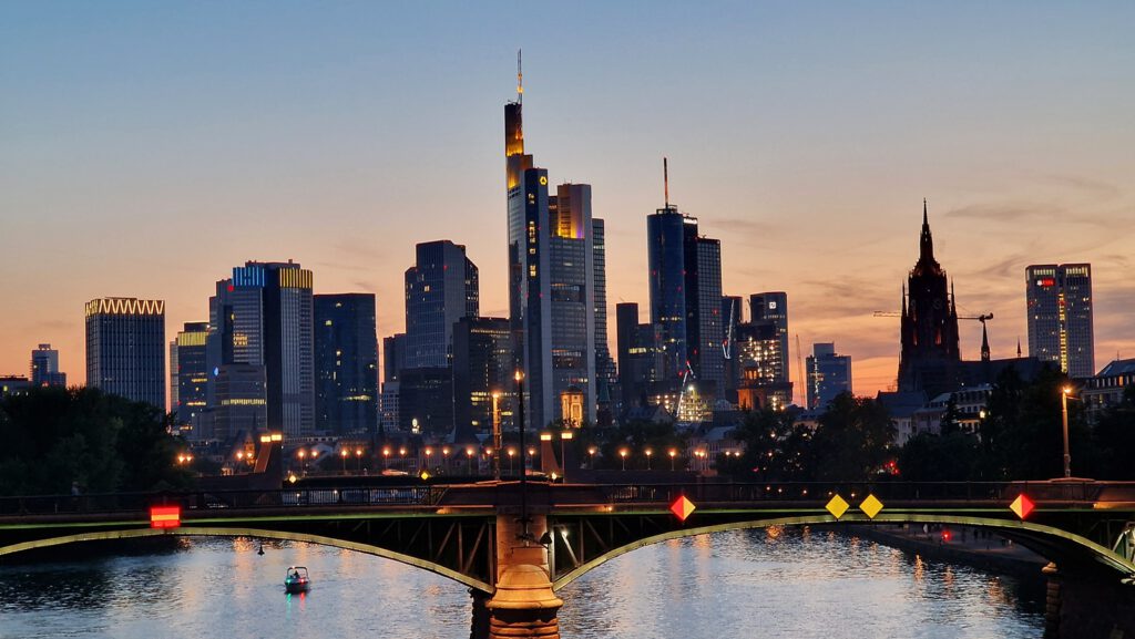 Frankfurter Skyline bei Nacht