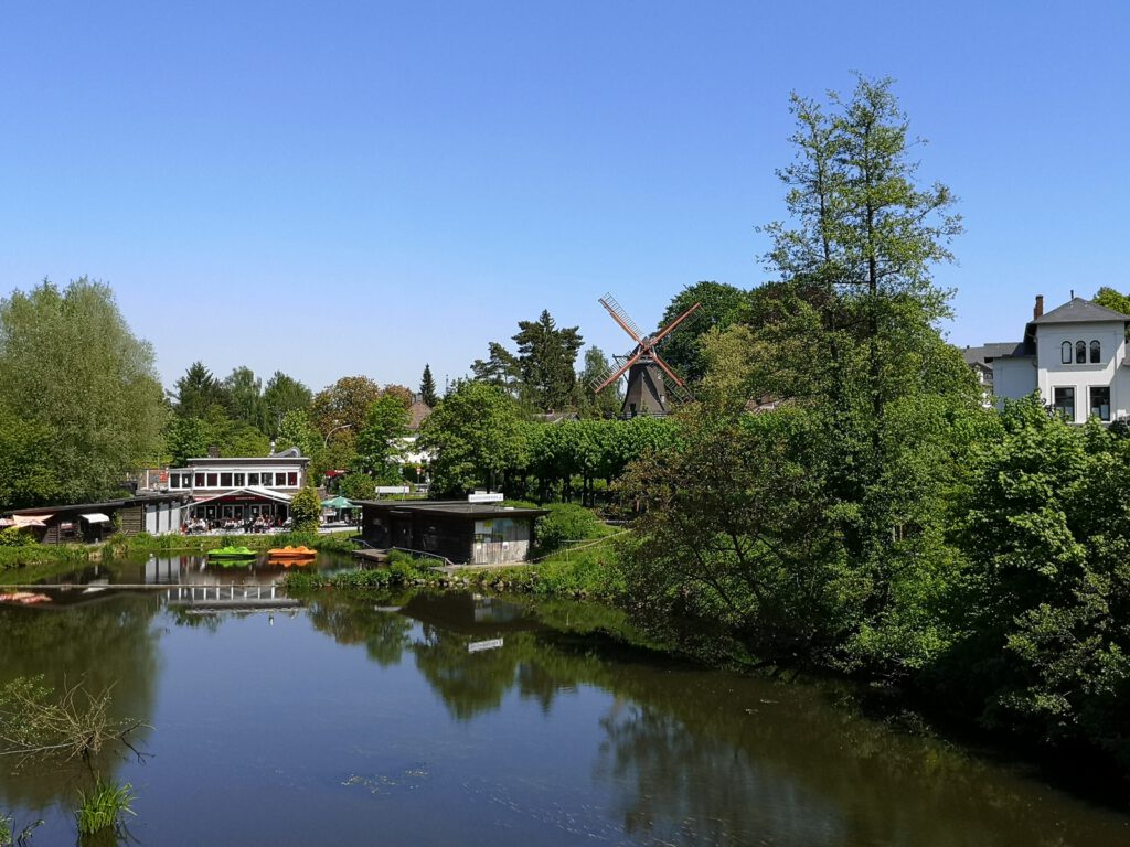 Restaurant, Bootsverleih und Bergedorfer Mühle am Schillerufer