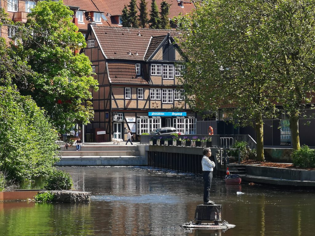 Bergedorfer Hafenbecken mit Altstadthaus