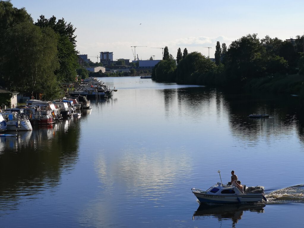 Bick von der Braunen Brücke Richtung Hamburg