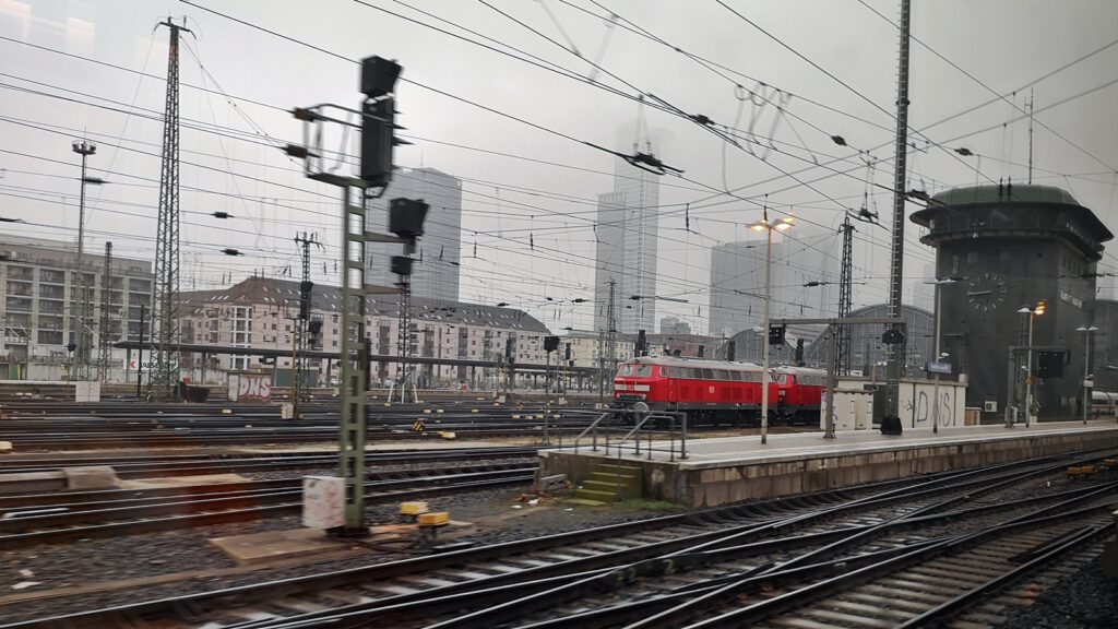 Frankfurter Hauptbahnhof an einem tristen Dezembertag 2021