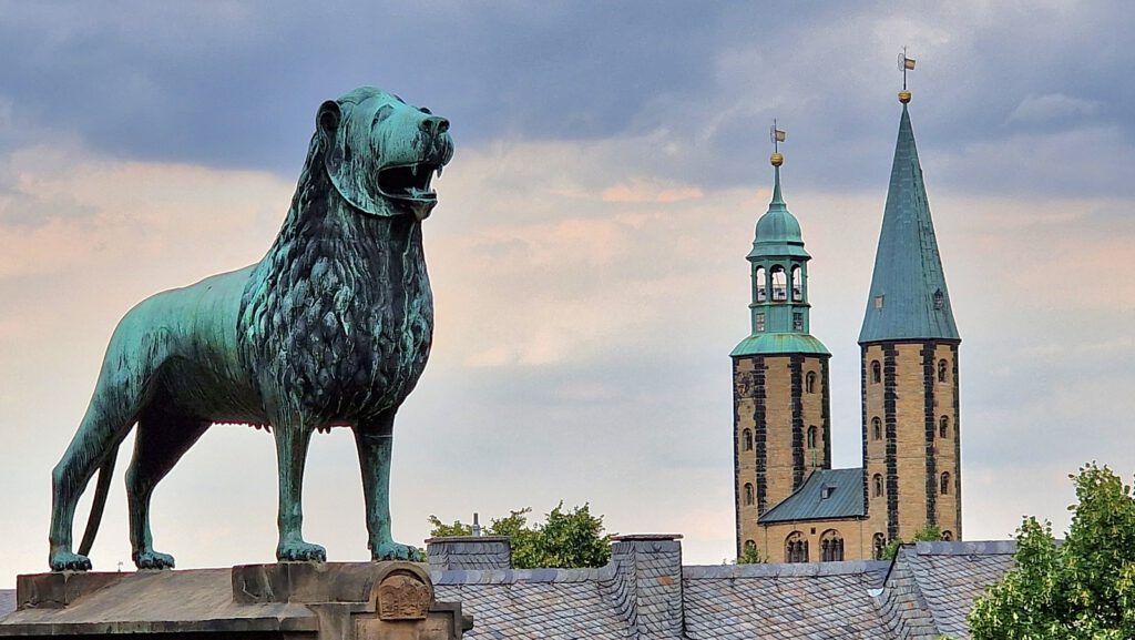 Braunschweiger Löwe mit Marktkirche