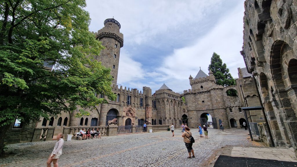 Innenhof der Löwenburg