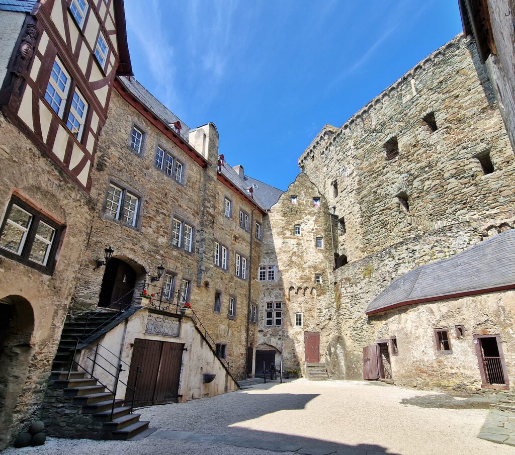 Innenhof der Oberburg