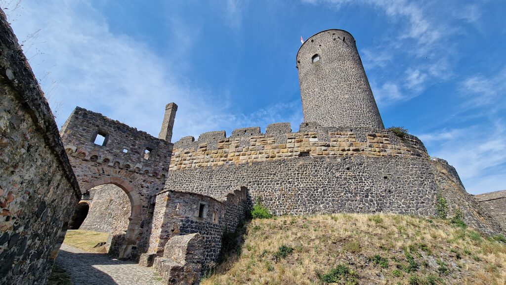 Eingang Burgruine Münzenberg