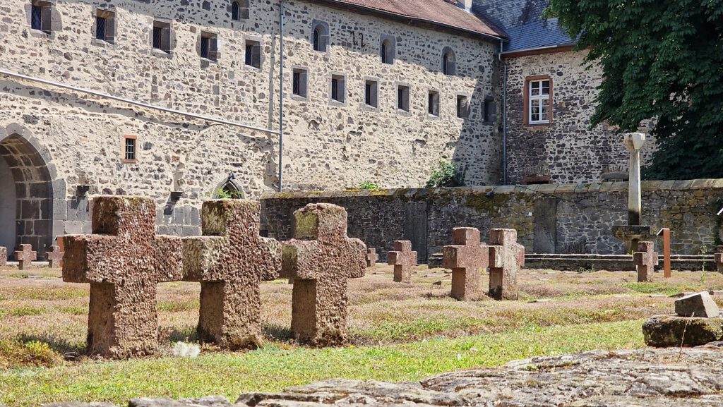 Kriegsopferfriedhof, Kloster Arnsburg