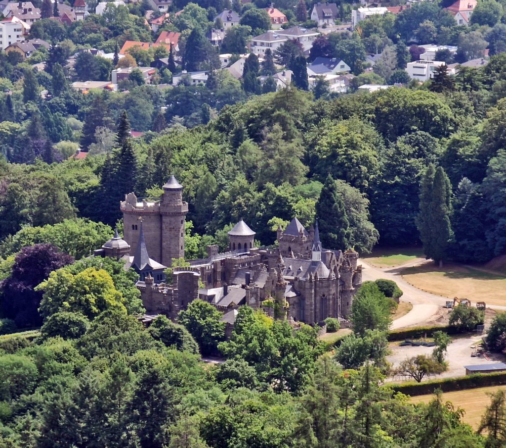 Blick zur Löwenburg