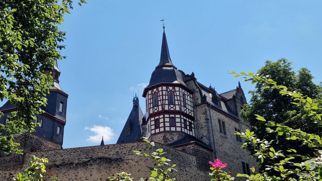 Wohnturm in Fachwerk-Bauweise