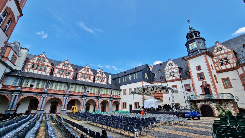 Schloss Weilburg, Schlosshof
