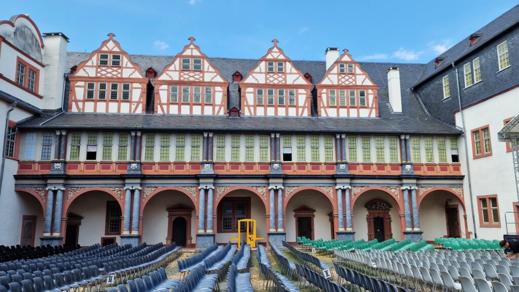 Fast wie bei Shakespeare: Innenhof Weilburger Schloss