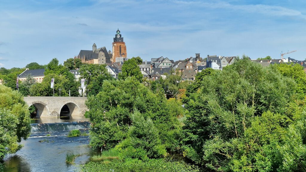 Blick auf Wetzlar und die Alte Lahnbrücke