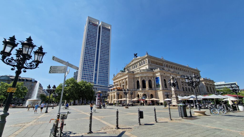 Alte Oper mit Opernturm